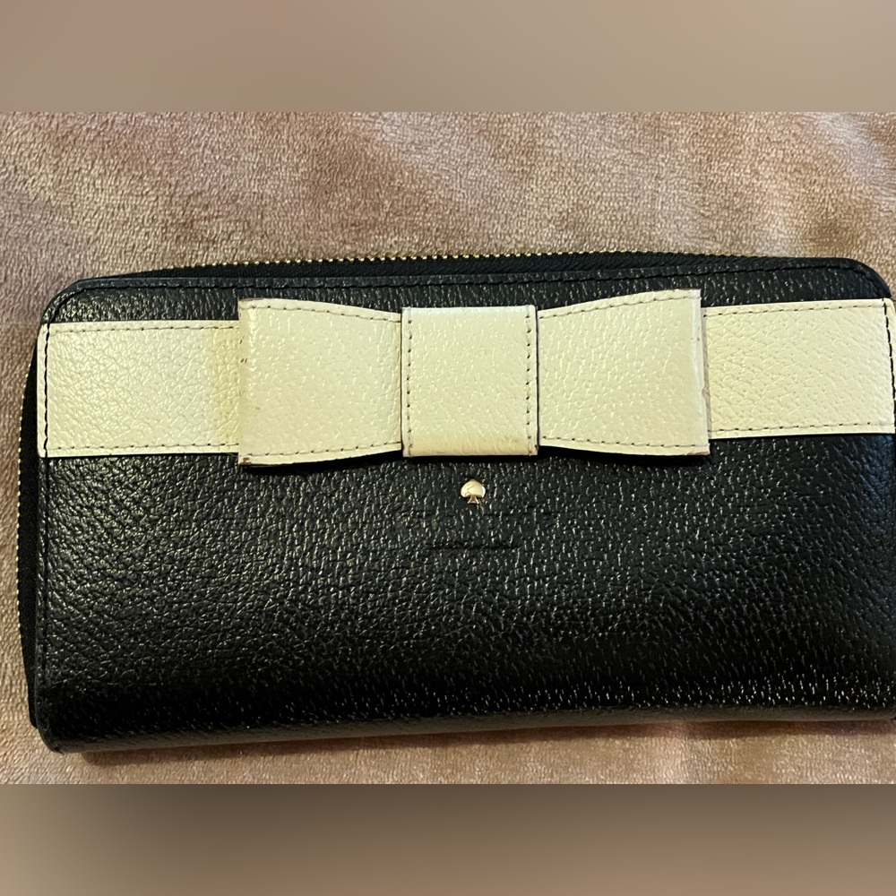 Kate Spade bow wallet